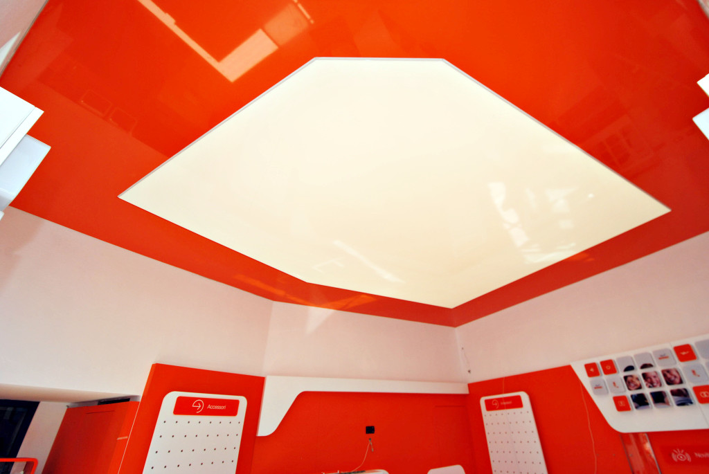 Illuminazione negozio Wind con telo termoteso a Oristano