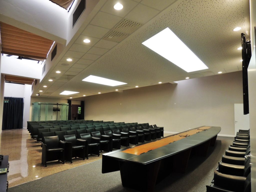 ars-lucis-sala-conferenze-autostrade-venete-spa-teli-termotesi-tubi-a-catodo-freddo-3